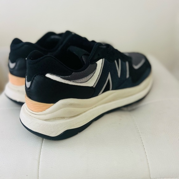 New Balance Women’s 57//40 Sneakers Gray & Black Size 8